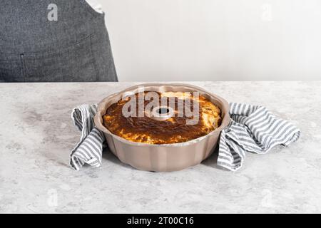 Karottenkuchen mit Frischkäse-Zuckerguss Stockfoto