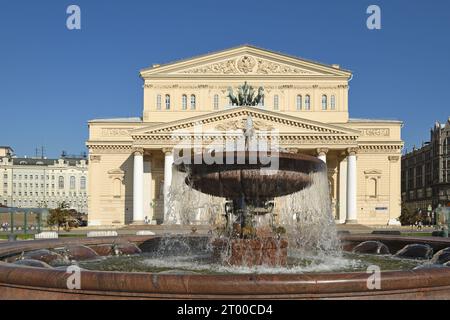Bolschoi-Theater, historisches Theater in Moskau, das vom Architekten Joseph Bove entworfen wurde und Ballett- und Opernaufführungen bietet Stockfoto