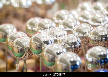 Herstellung von Weihnachtsdekorationen in der Glashütte Koulier in Oflenda, Mrakotin, Region Chrudim, Tschechische Republik, 3. Oktober; 2023. (CTK-Foto/Josef Vostarek) Stockfoto