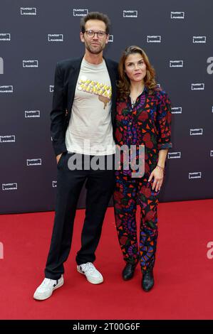 Jonas Grosch und Katharina Wackernagel bei der Premiere der Amazon Prime Video-Serie Letzte Ausfahrt Schinkenstraße auf dem 31. Filmfest Hamburg 2023 im Cinemaxx Dammtor. Hamburg, 02.10.2023 *** Jonas Grosch und Katharina Wackernagel bei der Premiere der Amazon Prime Video-Serie Last Exit Schinkenstraße beim Filmfest Hamburg 31 2023 im Cinemaxx Dammtor Hamburg, 02 10 2023 Foto:xgbrcix/xFuturexImagex schinkenstrasse 3072 Credit: Imago/Alamy Live News Stockfoto