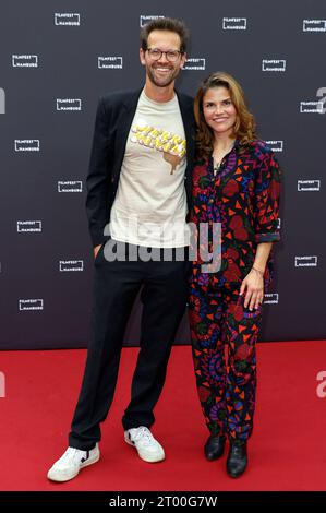 Jonas Grosch und Katharina Wackernagel bei der Premiere der Amazon Prime Video-Serie Letzte Ausfahrt Schinkenstraße auf dem 31. Filmfest Hamburg 2023 im Cinemaxx Dammtor. Hamburg, 02.10.2023 *** Jonas Grosch und Katharina Wackernagel bei der Premiere der Amazon Prime Video-Serie Last Exit Schinkenstraße beim Filmfest Hamburg 31 2023 im Cinemaxx Dammtor Hamburg, 02 10 2023 Foto:xgbrcix/xFuturexImagex schinkenstrasse 3071 Credit: Imago/Alamy Live News Stockfoto