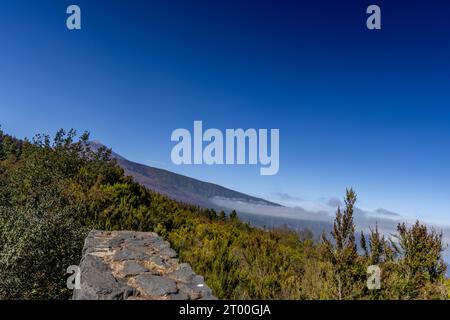 Wunderschöner Blick auf die Klippen von Los Gigantes auf Teneriffa, Kanarischen Inseln, Spanien. Naturhintergrund. Reisekonzept. Stockfoto