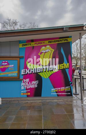 Poster für die Rolling Stones Exhibitionism Show 2016 in der Saatchi Gallery, London, Großbritannien Stockfoto