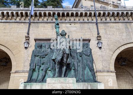 SAN MARINO, SAN MARINO - 11. MÄRZ 2023: Dies ist ein Denkmal für den Politiker Girolamo Gozi. Stockfoto