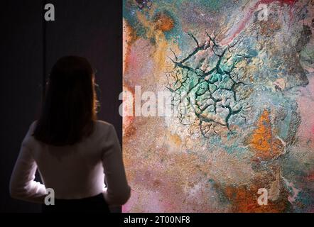 Christie's, London, Großbritannien. Oktober 2023. Führende Künstler, Galeristen und Sammler werden am Montag, den 9. Oktober 2023, mit Prominenten aus Unterhaltung und Sport auf der Art of Wishes Gala im neuen Raffles London, The OWO, zusammentreffen. Die Aufmerksamkeit am Abend wird sich auf eine Auktion von Werken führender zeitgenössischer Künstler konzentrieren. Die Stücke werden vor der Gala in Christie's King Street ab dem 4-7. Oktober 2023 in einer öffentlichen Ausstellung zu sehen sein. Werke sind: John Armleder, Cynara scolymus, £ 30.000-50.000. Quelle: Malcolm Park/Alamy Live News Stockfoto