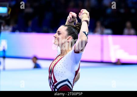 Antwerpen, Belgien. Oktober 2023. Turnen: Weltmeisterschaften 2023, Frauen, Qualifikation, Sportpaleis. Pauline Schäfer-Betz aus Deutschland jagt ihrem Tresor zu. Quelle: Tom Weller/dpa/Alamy Live News Stockfoto