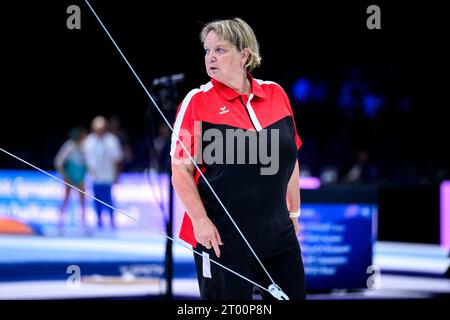 Antwerpen, Belgien. Oktober 2023. Turnen: Weltmeisterschaft 2023, Frauen, Qualifikation, Sportpaleis. Sterreichs Nationaltrainer Gabriele Frehse während des Wettbewerbs. Quelle: Tom Weller/dpa/Alamy Live News Stockfoto