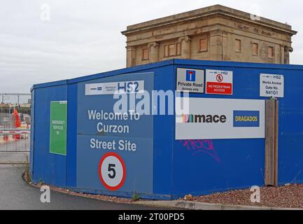 HS2-Standort Mace & Dragados Gates in Birmingham Curzon St, Bahnhof, Central Birmingham, West Midlands, England, UK, B4 7XG Stockfoto