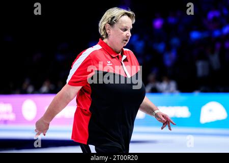 Antwerpen, Belgien. Oktober 2023. Turnen: Weltmeisterschaft 2023, Frauen, Qualifikation, Sportpaleis. Sterreichs Nationaltrainer Gabriele Frehse während des Wettbewerbs. Quelle: Tom Weller/dpa/Alamy Live News Stockfoto