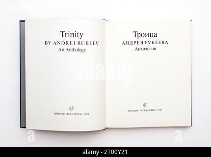 Trinity von Andrej Rublev an Antology, von Wzdornow, G.I., und Komech, A.I., erstmals 1981 in der UdSSR veröffentlicht. Stockfoto