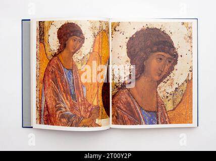 Trinity von Andrej Rublev an Antology, von Wzdornow, G.I., und Komech, A.I., erstmals 1981 in der UdSSR veröffentlicht. Stockfoto