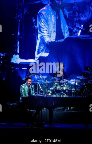 Der globale Superstar Lionel Richie kehrte triumphierend zurück und startete die Eden Sessions. Eine spektakuläre Vorstellung machte dies zu einer der besten Perfo Stockfoto