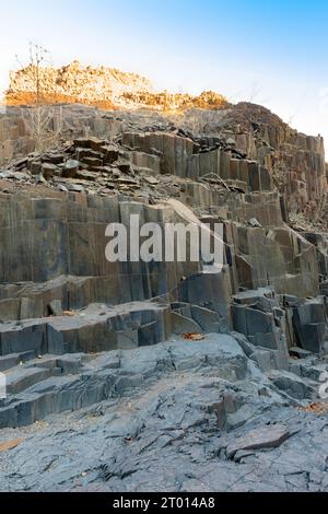 Basaltsäulen, auch Orgelpfeifen genannt, in Twyfelfontein, Damaraland, Namibia sind 120 Millionen Jahre alt Stockfoto