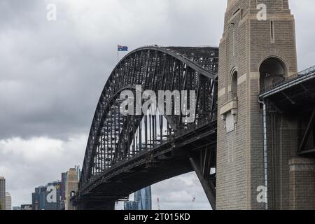 Die Sydney Harbour Bridge von Milsons Point, North Sydney. Stockfoto