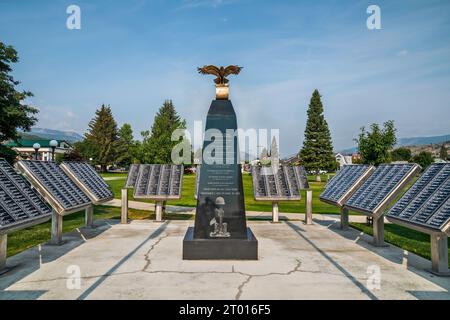 Armed Forces Memorial, Kennedy Commons, Main Street in Anaconda, Montana, USA Stockfoto