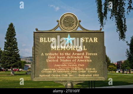 Schild am Armed Forces Memorial, Kennedy Commons, Main Street in Anaconda, Montana, USA Stockfoto