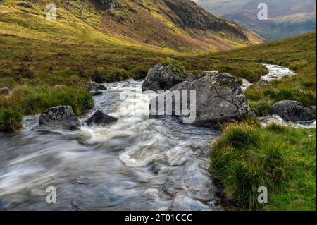 Der Gairland Burn oberhalb von Glentrool in Galloway, Schottland Stockfoto