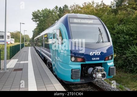 Erixx Akkuzug das Bahnunternehmen Erixx nimmt den Betrieb auf der Strecke Kiel-Hauptbahnhof nach Kiel-Oppendorf mit hochmodernen Akkuzügen auf. Kiel Schleswig-Holstein Deutschland fpr-akkuzug-0966 *** Erixx Akkumulatorzug die Eisenbahngesellschaft Erixx nimmt mit hochmodernen Akkumulatorzügen Kiel Schleswig Holstein Deutschland fpr 0966 den Betrieb auf der Strecke Kiel Hauptbahnhof nach Kiel Oppendorf auf Stockfoto