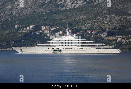 Die zweitgrößte Yacht der Welt, „Eclipse“, gehört dem russischen Milliardär Oligarch Roman Abramovich. Eine der teuersten Yachten, Bild-Foto Stockfoto