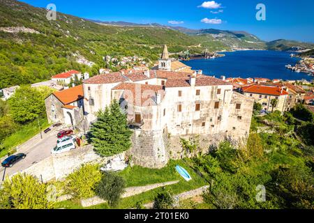 Luftaufnahme der Stadt Bakar in der Kvarner Bucht Luftaufnahme, Adriaküste Kroatiens Stockfoto