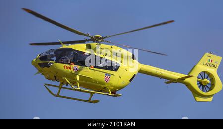 Zagreb, Kroatien. Oktober 2023. Testflug des medizinischen Helikopters während der Präsentation des Projekts Notfall-Helikopter Medical Service am Heliport des Klinischen Krankenhauses Dubrava in Zagreb, Kroatien, am 03. Oktober 2023. Foto: Jurica Galoic/PIXSELL Credit: Pixsell/Alamy Live News Stockfoto