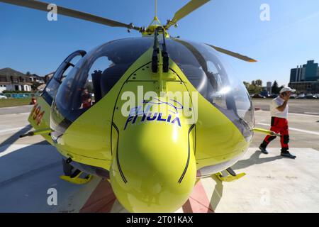 Zagreb, Kroatien. Oktober 2023. Testflug des medizinischen Helikopters während der Präsentation des Projekts Notfall-Helikopter Medical Service am Heliport des Klinischen Krankenhauses Dubrava in Zagreb, Kroatien, am 03. Oktober 2023. Foto: Jurica Galoic/PIXSELL Credit: Pixsell/Alamy Live News Stockfoto