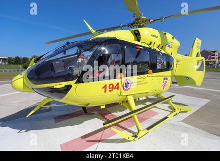 Zagreb, Kroatien. Oktober 2023. Testflug des medizinischen Helikopters während der Präsentation des Projekts Notfall-Helikopter Medical Service am Heliport des Klinischen Krankenhauses Dubrava in Zagreb, Kroatien, am 03. Oktober 2023. Foto: Jurica Galoic/PIXSELL Credit: Pixsell/Alamy Live News Stockfoto