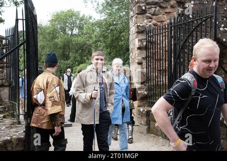 Kenilworth England 29. Juli 2023 das Ritterturnier der Burg Kenilworth trifft auf die Öffentlichkeit, wenn sie vor dem Turnier teilnehmen Stockfoto