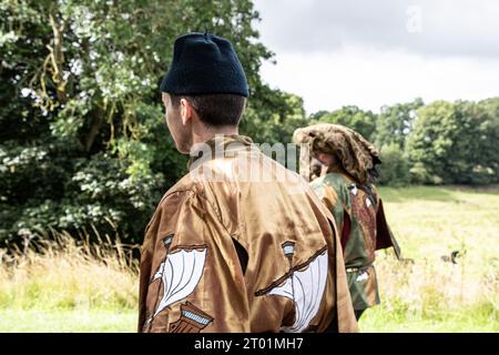 Kenilworth England 29. Juli 2023 das Ritterturnier der Burg Kenilworth trifft auf die Öffentlichkeit, wenn sie vor dem Turnier teilnehmen Stockfoto