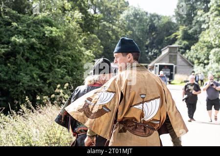 Kenilworth England 29. Juli 2023 das Ritterturnier der Burg Kenilworth trifft auf die Öffentlichkeit, wenn sie vor dem Turnier teilnehmen Stockfoto