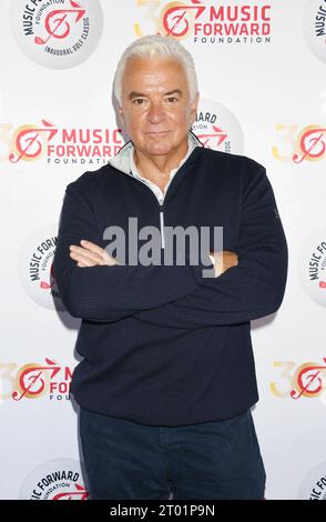 TARZANA, KALIFORNIEN - 2. OKTOBER: John O'Hurley nimmt am 2. Oktober 2023 an der Music Forward Foundation Golf Classic im El Caballero Country Club Teil Stockfoto