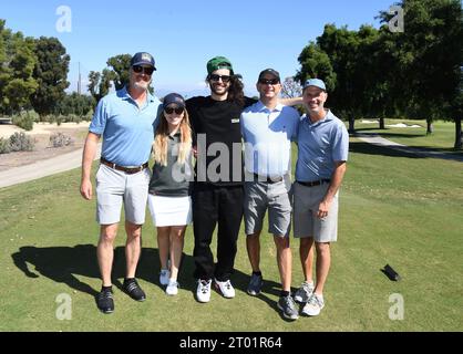 TARZANA, KALIFORNIEN - 2. OKTOBER: John Miller, Shana Cassidy, Mark Smalls, Rob Schilling und John Glinski nehmen an der Music Forward Foundation GO Teil Stockfoto