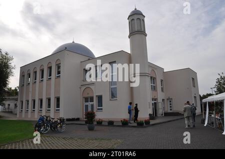 Berlin, Deutschland. Oktober 2023. Die Khadija-Moschee, dargestellt am 3. Oktober 2023 in Berlin. In Deutschland wurden am Rande der Wiedervereinigungsfeier Moscheen für die Öffentlichkeit geöffnet, die Touren, einen Blick hinter die Kulissen, Ausstellungen und kulinarische Verkostungen anbieten. Quelle: Zapotocky Ales/CTK Photo/Alamy Live News Stockfoto