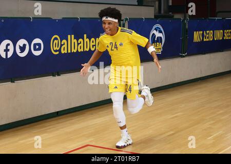 Berlin, Deutschland. Oktober 2023. 03.10.2023, Soemmeringhalle, Berlin, DEU, easyCredit DBBL, ALBA vs. Herne, im Bild Deeshyra Thomas (ALBA Berlin #24) Foto: Jürgen Engler/nordphoto GmbH/dpa/Alamy Live News Stockfoto