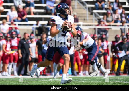 16. September 2023: Der Quarterback Aidan Sayin aus Pennsylvania Quakers (9) trifft in der ersten Halbzeit am Samstag, den 16. September 2023, im Andy Kerr Stadium in Hamilton, New York, gegen die Colgate Raiders. Pennsylvania gewann mit 20:6. Rich Barnes/CSM Stockfoto