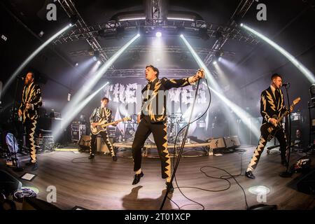 Mailand Italien. Oktober 2023. Die schwedische Band THE HIVES tritt live auf der Bühne des Magazzini Generali während der „The Death of Randy Fitzsimmons European Tour 2023“ auf. Stockfoto