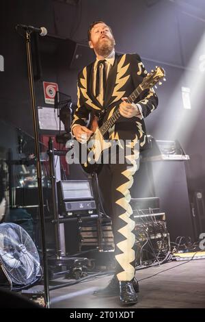 Mailand Italien. Oktober 2023. Die schwedische Band THE HIVES tritt live auf der Bühne des Magazzini Generali während der „The Death of Randy Fitzsimmons European Tour 2023“ auf. Stockfoto