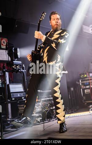 Mailand Italien. Oktober 2023. Die schwedische Band THE HIVES tritt live auf der Bühne des Magazzini Generali während der „The Death of Randy Fitzsimmons European Tour 2023“ auf. Stockfoto