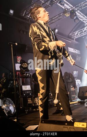 Mailand Italien. Oktober 2023. Die schwedische Band THE HIVES tritt live auf der Bühne des Magazzini Generali während der „The Death of Randy Fitzsimmons European Tour 2023“ auf. Stockfoto