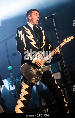 Mailand Italien. Oktober 2023. Die schwedische Band THE HIVES tritt live auf der Bühne des Magazzini Generali während der „The Death of Randy Fitzsimmons European Tour 2023“ auf. Stockfoto