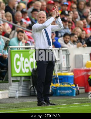 23. September 2023 - Brentford gegen Everton - Premier League - Gtech Community Stadium. Everton-Manager Sean Dyche während des Spiels gegen Brentford. Bild : Mark Pain / Alamy Live News Stockfoto