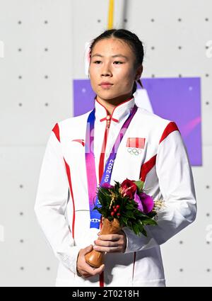 Shaoxing, chinesische Provinz Zhejiang. Oktober 2023. Deng Lijuan aus China nimmt an der Verleihung des Women's Speed Match of Sports Climbing bei den 19. Asienspielen in Shaoxing, ostchinesischer Provinz Zhejiang, 3. Oktober 2023 Teil. Quelle: Yang Guanyu/Xinhua/Alamy Live News Stockfoto