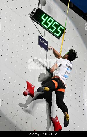 Shaoxing, chinesische Provinz Zhejiang. Oktober 2023. Veddriq Leonardo aus Indonesien tritt beim Men's Speed Match of Sports Climbing an den 19. Asienspielen in Shaoxing, ostchinesischer Provinz Zhejiang, 3. Oktober 2023 an. Quelle: Yang Guanyu/Xinhua/Alamy Live News Stockfoto