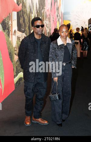 Der Comedian Chris Rock und seine Tochter Lola Simone Rock bei der Chanel Fashion Show während der Spring Summer 2024 Collections am 3. Oktober 2023 in Paris. (Foto: Jonas Gustavsson/SIPA USA) Credit: SIPA USA/Alamy Live News Stockfoto