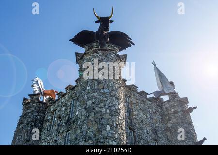 Turm von eben-Ezer/Museum von Feuerstein/Musée du Silex, erbaut von Robert Garcet in Eben-Emael, Bassenge, Provinz Lüttich, Wallonien, Belgien. Linse fl Stockfoto