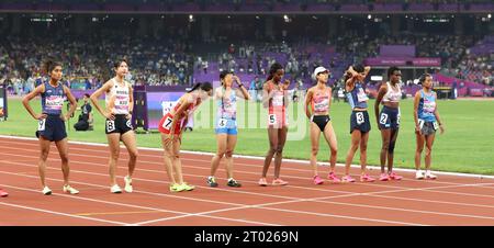 Hangzhou, China. Oktober 2023. Hangzhou, Zhejiang, China: Asian Games, Chaudhary und Vidhya Ramaraj sicherten sich eine Gold- und Bronzemedaille in 400 m Hürden bzw. Credit: Seshadri SUKUMAR/Alamy Live News Stockfoto