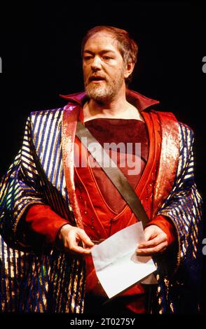 Michael Gambon (Mark Antony) in ANTONY UND KLEOPATRA von Shakespeare at the Other Place, Royal Shakespeare Company (RSC), Stratford-upon-Avon, England 13/10/1982 Design: Nadine Baylis Beleuchtung: Leo Leibovici Regisseur: Adrian Noble Stockfoto