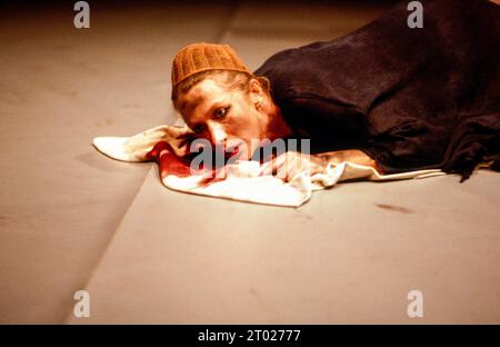 Helen Mirren (Kleopatra) in ANTONY UND KLEOPATRA von Shakespeare at the Other Place, Royal Shakespeare Company (RSC), Stratford-upon-Avon, England 13/10/1982 Design: Nadine Baylis Beleuchtung: Leo Leibovici Direktor: Adrian Noble Stockfoto