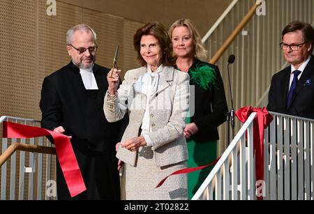 Die schwedische Königin Silvia weihte am Dienstag das neue Krankenhausgebäude in Ersta Sjukhus in Stockholm ein. Oktober 2023. Foto: Jonas Ekströmer / TT / Code 10030 Stockfoto