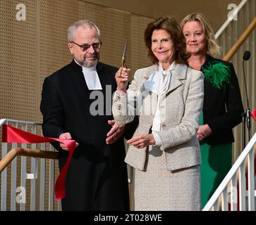 Stockholm, Schweden. Oktober 2023. Die schwedische Königin Silvia weihte am Dienstag das neue Krankenhausgebäude in Ersta Sjukhus in Stockholm ein. Oktober 2023. Foto: Jonas Ekströmer/TT/Code 10030 Credit: TT News Agency/Alamy Live News Stockfoto